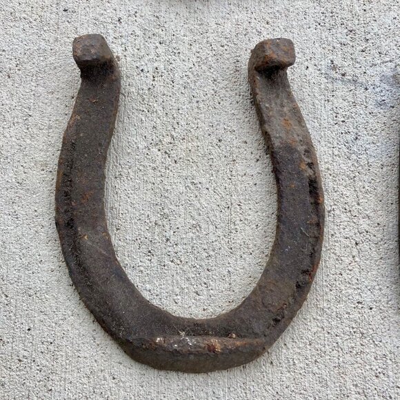 Lot 6 Vintage Horseshoes (4 are Champ Horseshoe Set) - Picture 8 of 10